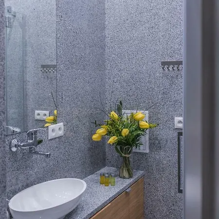 Διαμέρισμα Plac Zbawiciela - 2 Rooms, 4 Beds - Sleeps 6 Comfortably Βαρσοβία