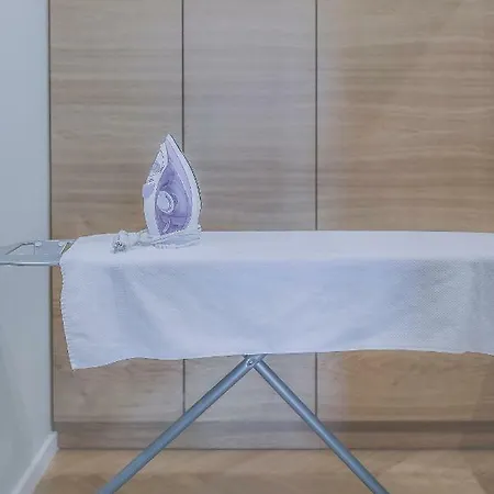 Plac Zbawiciela - 2 Rooms, 4 Beds - Sleeps 6 Comfortably *