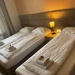 Lejlighed Plac Zbawiciela - 2 Rooms, 4 Beds - Sleeps 6 Comfortably