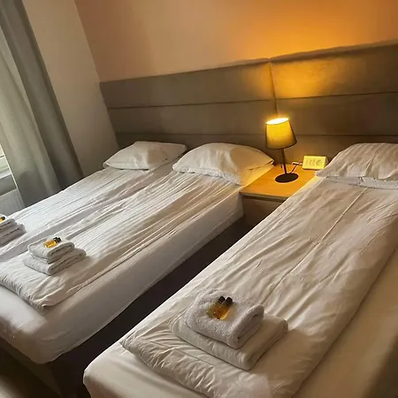 Lägenhet Plac Zbawiciela - 2 Rooms, 4 Beds - Sleeps 6 Comfortably