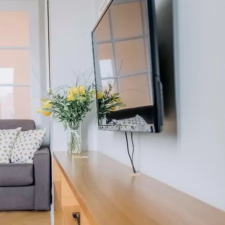 Apartman Plac Zbawiciela - 2 Rooms, 4 Beds - Sleeps 6 Comfortably *