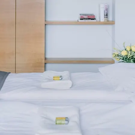 Plac Zbawiciela - 2 Rooms, 4 Beds - Sleeps 6 Comfortably 아파트