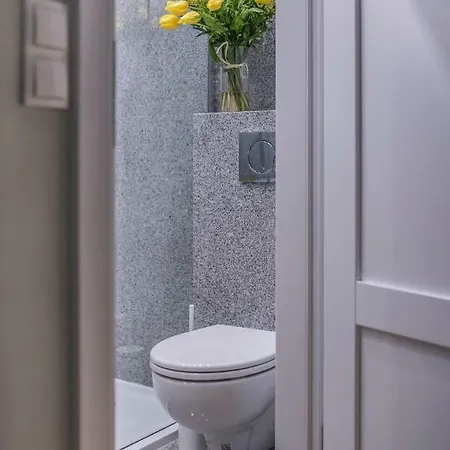 Apartman Plac Zbawiciela - 2 Rooms, 4 Beds - Sleeps 6 Comfortably *