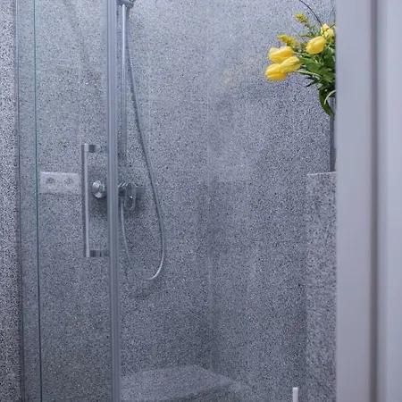 Apartman Plac Zbawiciela - 2 Rooms, 4 Beds - Sleeps 6 Comfortably Varsó