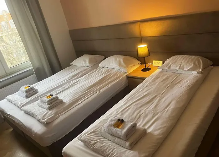 Apartament Plac Zbawiciela - 2 Rooms, 4 Beds - Sleeps 6 Comfortably