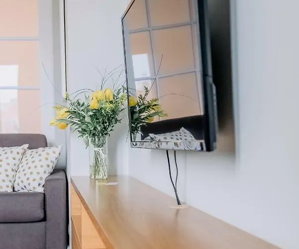 Apartament Plac Zbawiciela - 2 Rooms, 4 Beds - Sleeps 6 Comfortably *