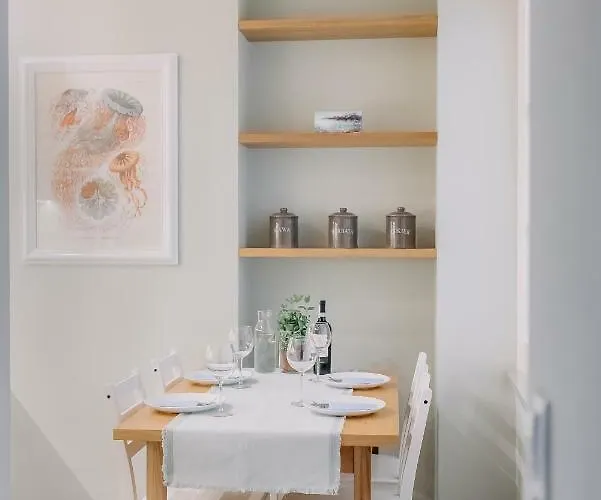 Apartament Plac Zbawiciela - 2 Rooms, 4 Beds - Sleeps 6 Comfortably