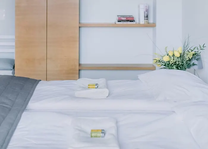 Plac Zbawiciela - 2 Rooms, 4 Beds - Sleeps 6 Comfortably 아파트