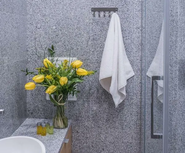 Plac Zbawiciela - 2 Rooms, 4 Beds - Sleeps 6 Comfortably Warszawa