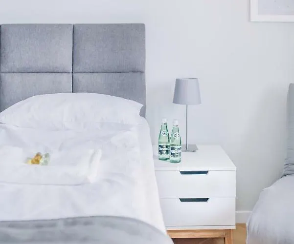 Apartament Plac Zbawiciela - 2 Rooms, 4 Beds - Sleeps 6 Comfortably