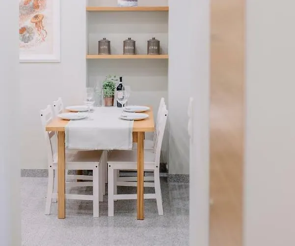 Plac Zbawiciela - 2 Rooms, 4 Beds - Sleeps 6 Comfortably