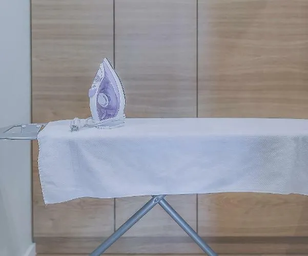 Plac Zbawiciela - 2 Rooms, 4 Beds - Sleeps 6 Comfortably *