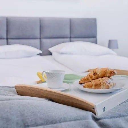 Apartmán Plac Zbawiciela - 2 Rooms, 4 Beds - Sleeps 6 Comfortably *